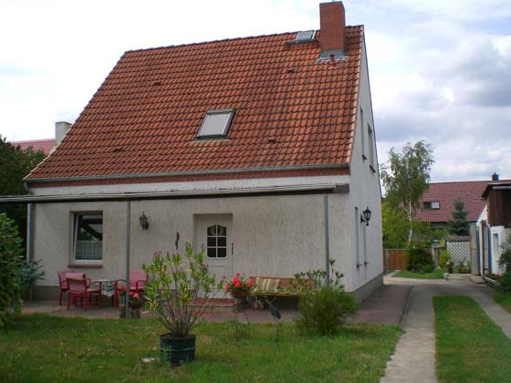 Ferienhaus Putlitz - das Haus vom Garten aus Ferienhaus Putlitz - das Haus vom Garten aus
