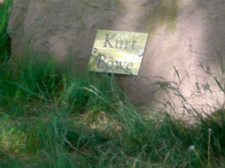 Putlitz in der Prignitz - Kurt-B&ouml;we-Findling in Krumbeck